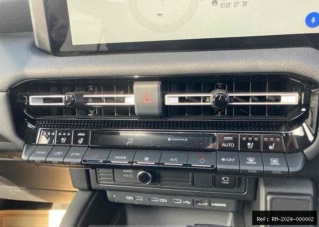 Vehicle photo 11