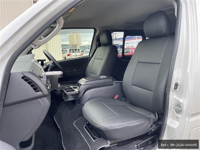 Vehicle photo 4