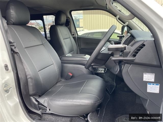 Vehicle photo 24