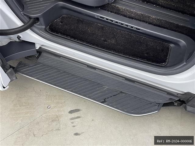 Vehicle photo 13