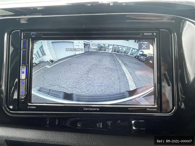 Vehicle photo 13