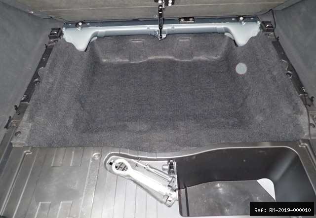 Vehicle photo 19