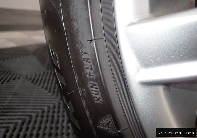 Vehicle photo 23