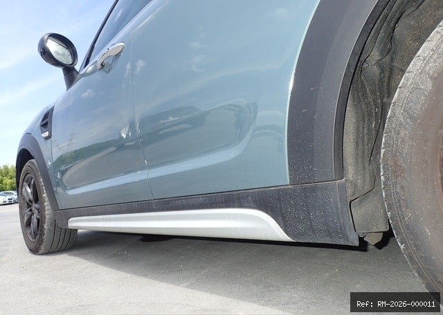 Vehicle photo 19