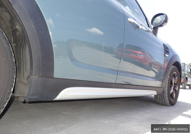 Vehicle photo 21