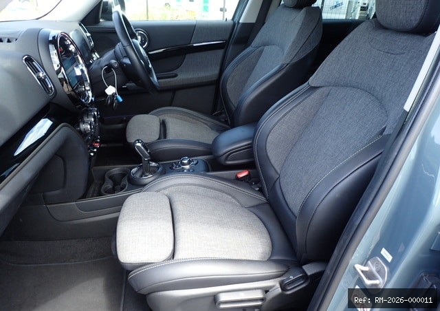 Vehicle photo 25