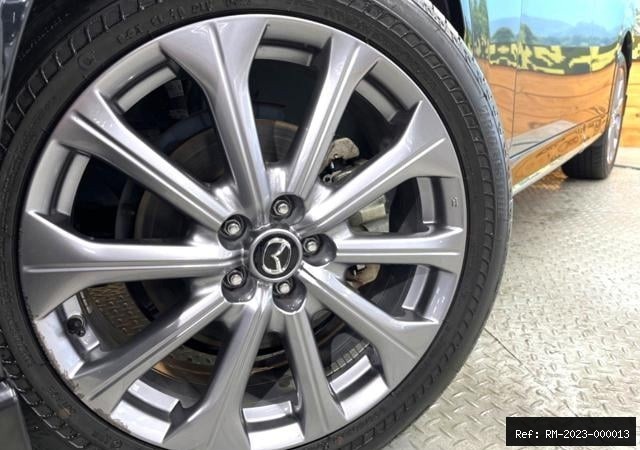 Vehicle photo 12
