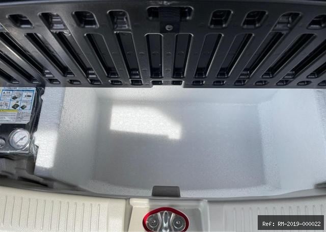 Vehicle photo 28