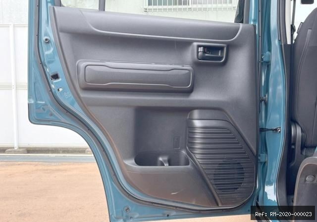 Vehicle photo 25