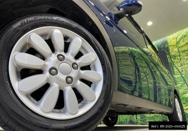 Vehicle photo 8