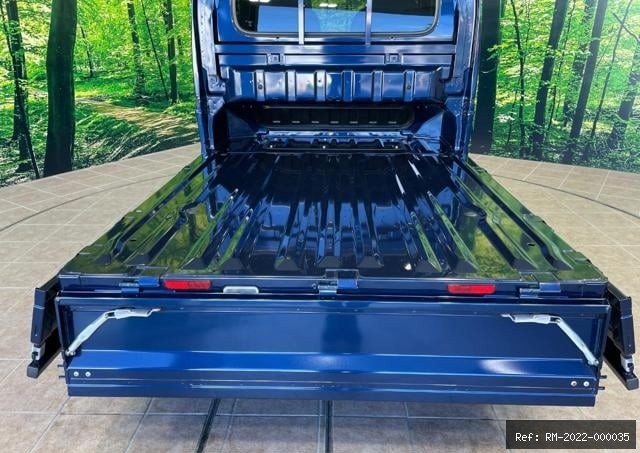 Vehicle photo 28