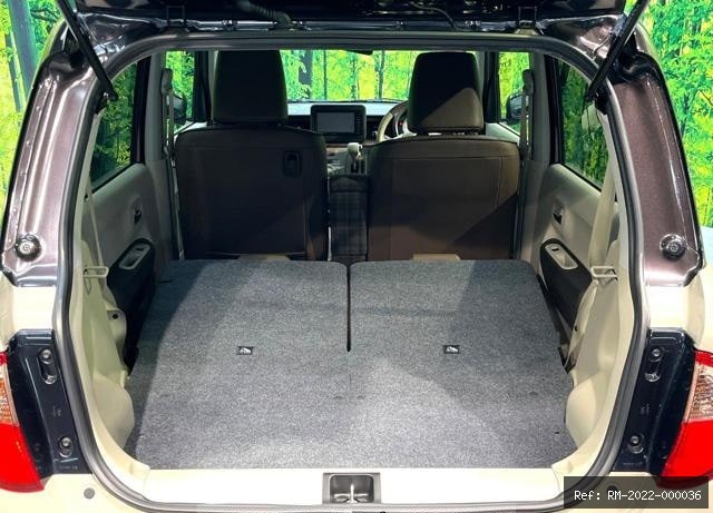 Vehicle photo 24