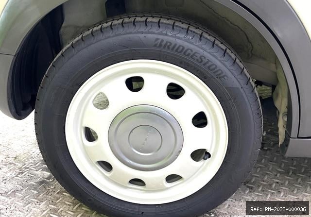 Vehicle photo 28